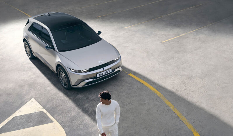 
								IONIQ full									