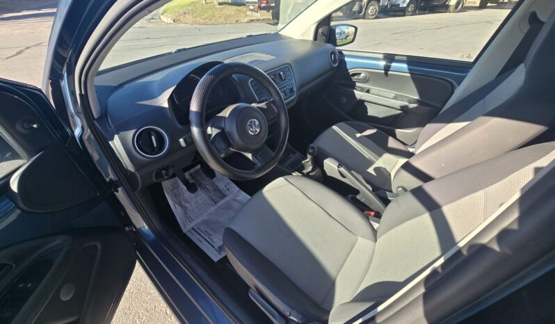 
								Volkswagen UP full									
