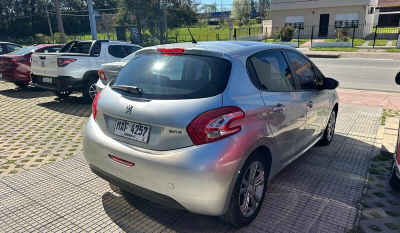 
								Peugeot 208 active full									