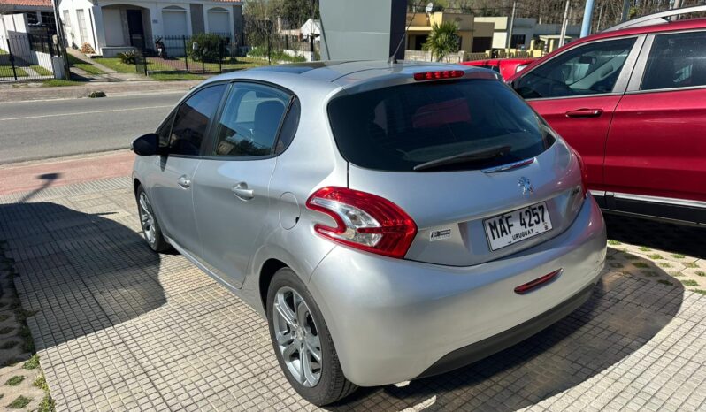 
								Peugeot 208 active full									