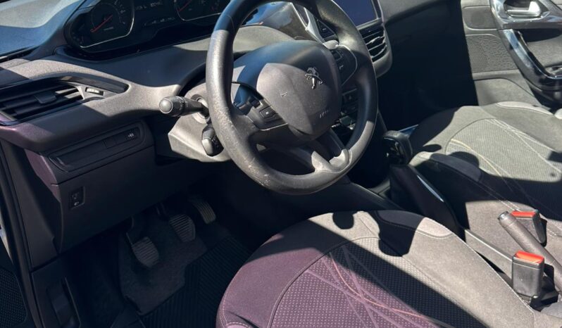 
								Peugeot 208 active full									