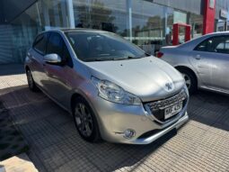 
										Peugeot 208 active full									