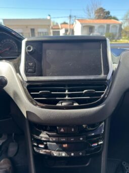 
										Peugeot 208 active full									