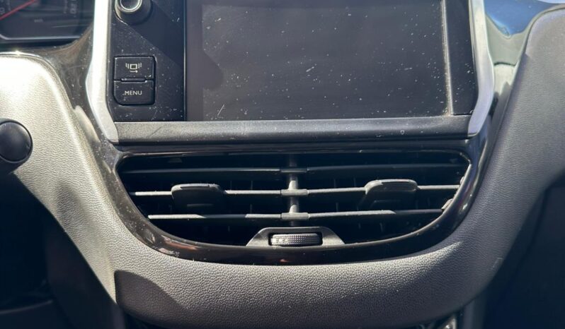 
								Peugeot 208 active full									