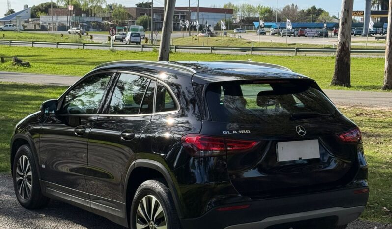 
								Mercedes Benz GLA180 full									