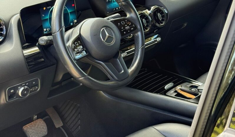 
								Mercedes Benz GLA180 full									